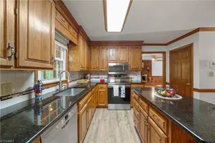 949 Aquaview Dr, Kernersville, NC 27284 - Photo 10