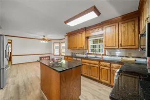 949 Aquaview Dr, Kernersville, NC 27284 - Photo 12