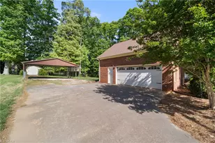 949 Aquaview Dr, Kernersville, NC 27284 - Photo 30