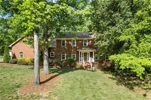 949 Aquaview Dr, Kernersville, NC 27284 - Photo 2