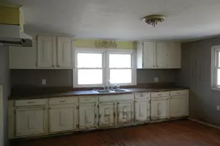 1034 Cascade Ave, Eden, NC 27288 - Photo 6