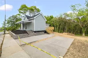 321 S Branch St, Reidsville, NC 27320 - Photo 2
