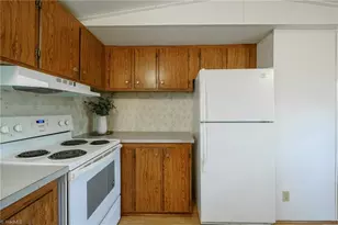 4021 26th St Ct NE, Hickory, NC 28601 - Photo 10