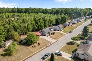 1273 Durham Meadows Dr, Burlington, NC 27217 - Photo 2