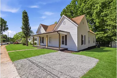 630 Davis Avenue, Newton, NC 28658 - Photo 2