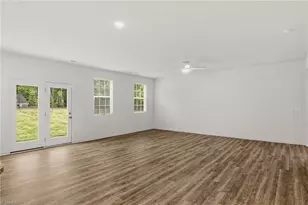 5910 Crossview Dr, Kernersville, NC 27284 - Photo 6