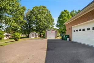 717 Westridge Dr, Pilot Mountain, NC 27041 - Photo 42