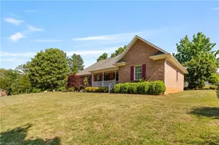 717 Westridge Dr, Pilot Mountain, NC 27041 - Photo 2