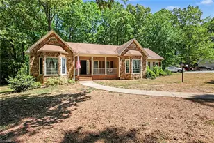 7802 High Meadows Rd, Greensboro, NC 27455 - Photo 2