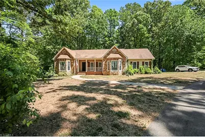 7802 High Meadows Road, Greensboro, NC 27455 - Photo 4