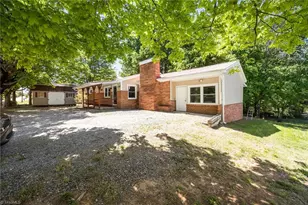 1138 Liberty Dr, Thomasville, NC 27360 - Photo 2