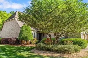 19 Creswell Ct, Greensboro, NC 27407 - Photo 2