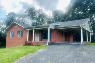 505 Belvue Dr, Mount Airy, NC 27030 - Photo 2