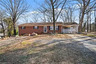 508 Pineywood Rd, Thomasville, NC 27360 - Photo 2