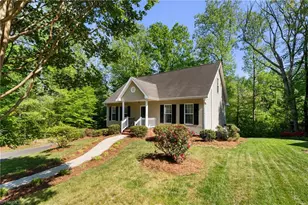 2375 Oakton Dr, Clemmons, NC 27012 - Photo 2