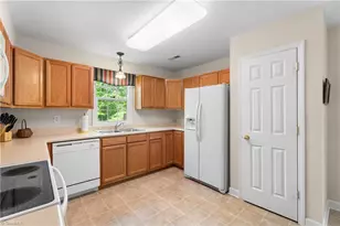 2375 Oakton Dr, Clemmons, NC 27012 - Photo 10
