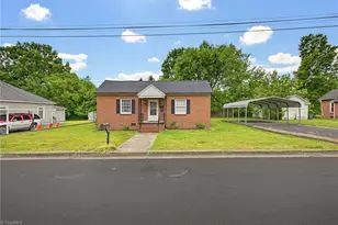 612 Morehead St, Eden, NC 27288 - Photo 2