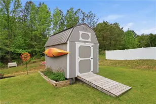 633 Mahogany Dr, Thomasville, NC 27360 - Photo 30