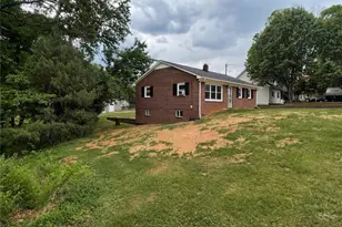 443 Pads Rd, Wilkesboro, NC 28697 - Photo 2
