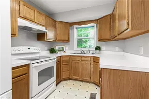 2013 Priya St, Thomasville, NC 27360 - Photo 8