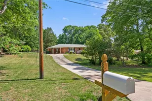 3908 Beverly Hills Dr, High Point, NC 27265 - Photo 2