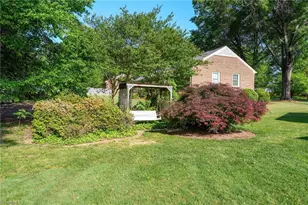 1019 Sherwood Dr, Reidsville, NC 27320 - Photo 32