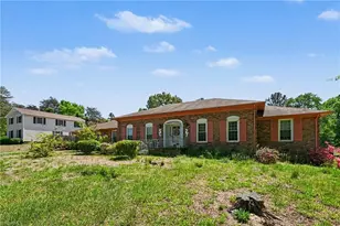 532 Greenwood Dr, Burlington, NC 27217 - Photo 2