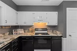 3919 Pondfield Ct, Greensboro, NC 27410 - Photo 12