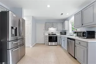 4004 Auburn Hills Dr, Greensboro, NC 27407 - Photo 10