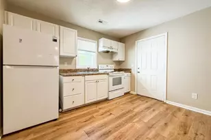 601 Huger St, Thomasville, NC 27360 - Photo 6