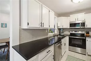2601 Fernwood Dr, Greensboro, NC 27408 - Photo 14