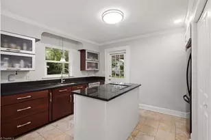 2605 Pinecroft Rd, Greensboro, NC 27407 - Photo 6