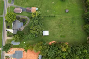 921 N Franklin Rd, Mount Airy, NC 27030 - Photo 4