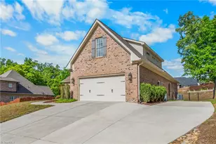 135 Bay Tree Ln, Thomasville, NC 27360 - Photo 2