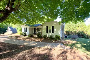 126 Auburn Ave, Elkin, NC 28621 - Photo 2