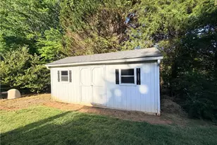 126 Auburn Ave, Elkin, NC 28621 - Photo 20