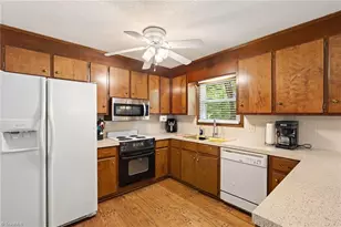 424 West St, King, NC 27021 - Photo 8