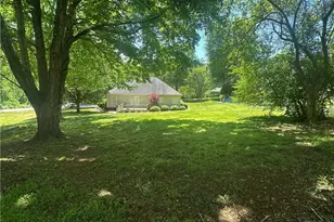 136 Valleybrook Dr, Elkin, NC 28621 - Photo 4