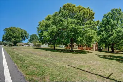 124 Clydes Drive, Reidsville, NC 27320 - Photo 8