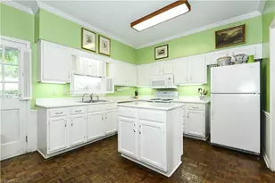 1 Fountain Manor Dr, Greensboro, NC 27405 - Photo 10