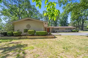 2220 Lakeview Terrace, Burlington, NC 27215 - Photo 2