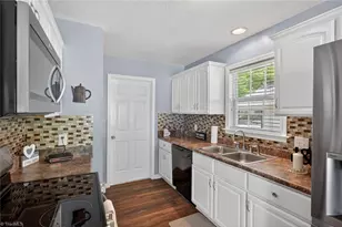 121 Manor Dr, High Point, NC 27260 - Photo 6