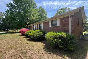 2109 Kivett Dr, Greensboro, NC 27406 - Photo 2