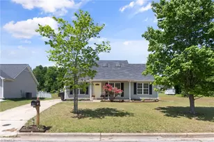 703 Brushy Fork Dr, Greensboro, NC 27406 - Photo 4