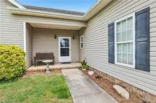 104 Mollie Rd, Harmony, NC 28634 - Photo 2