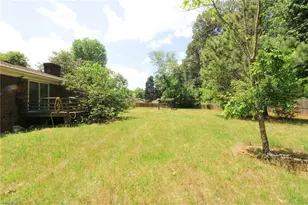 8012 Tam O'Shanter Dr, Greensboro, NC 27409 - Photo 32