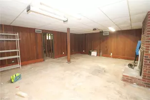 8012 Tam O'Shanter Dr, Greensboro, NC 27409 - Photo 28