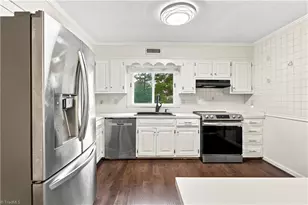 8012 Tam O'Shanter Dr, Greensboro, NC 27409 - Photo 14