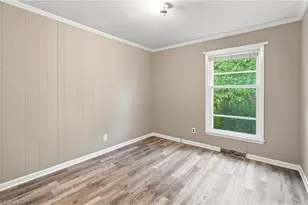 8012 Tam O'Shanter Dr, Greensboro, NC 27409 - Photo 20