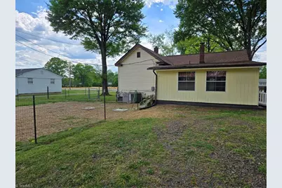 502 Cascade Avenue, Eden, NC 27288 - Photo 16